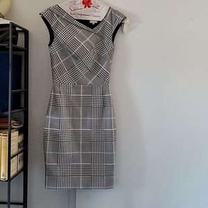 Reiss black and white houndstooth sheath, size 0